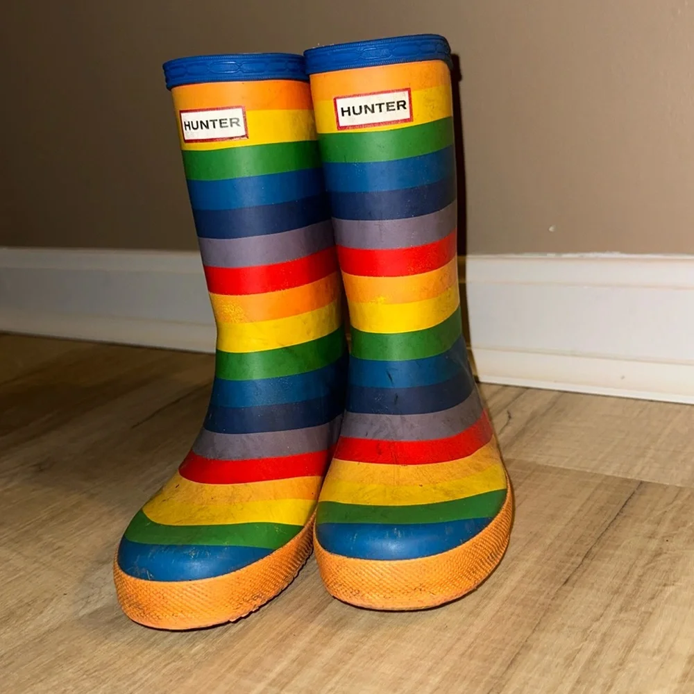 🌈 Hunter rainbow rain boots size US 1 girls or 13 boys make a splash